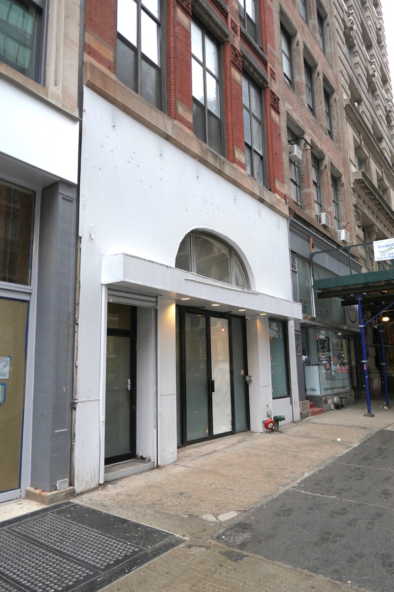 370 Broadway storefront today